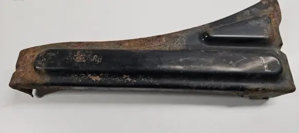 Front bumper mounting bracket