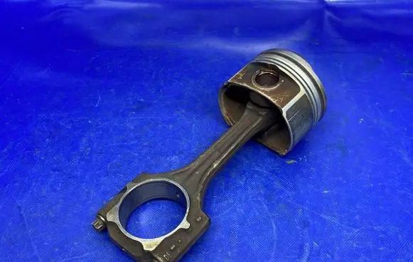 Audi A4 S4 B7 8E 8H Piston with connecting rod 82P41 06DA