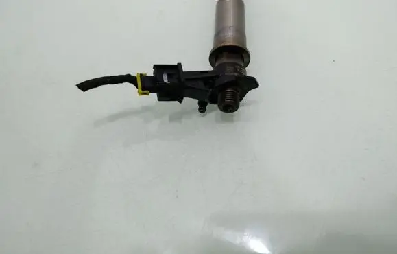 Renault Koleos I Fuel injector 0445115084 H82828929
