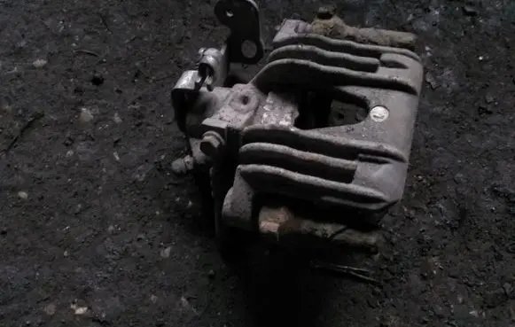Opel Astra G Rear brake caliper