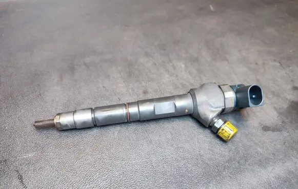 Skoda Octavia Mk3 (5E) Fuel injector 0445110477