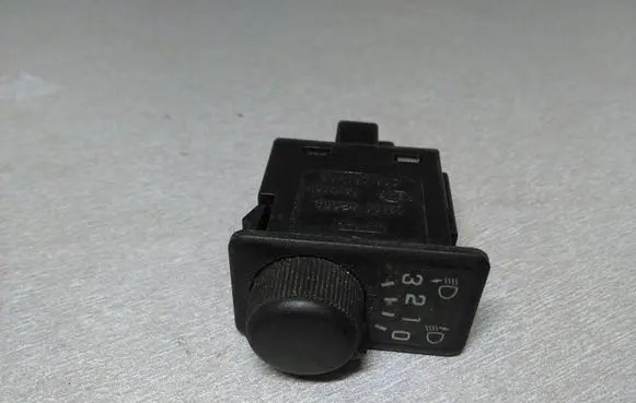 Nissan Terrano Headlight level height control switch 251900F000 00696900