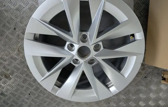 Skoda Octavia Mk4 R17 alloy rim 5E3601025E