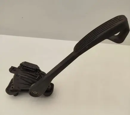 Volvo V70 Accelerator throttle pedal 30636004