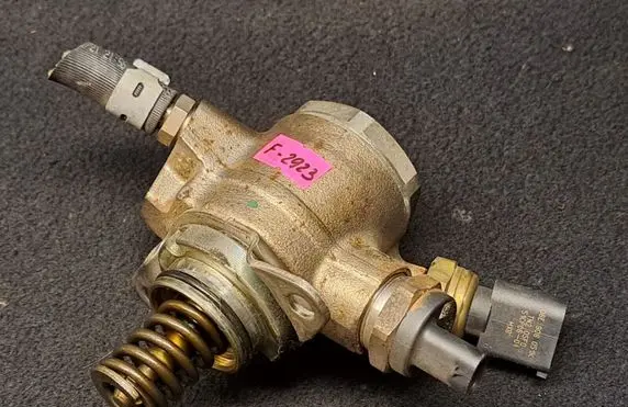 Audi Q5 SQ5 Fuel injection high pressure pump 06E127025N 06E906051K