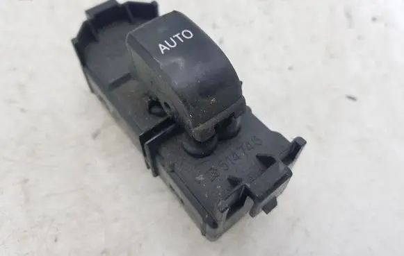 Toyota Avensis Verso Electric window control switch 8403044020