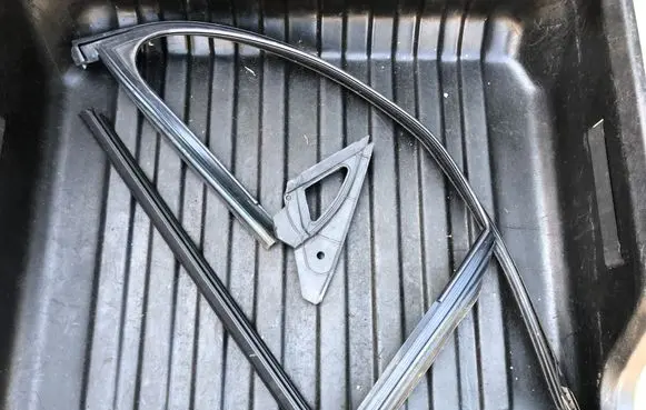 Mercedes-Benz E W213 Rubber seal front door window/glass A2137252700 A2138110398 A2137250365