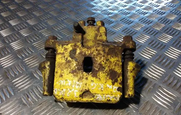 Mitsubishi Pajero Rear brake caliper