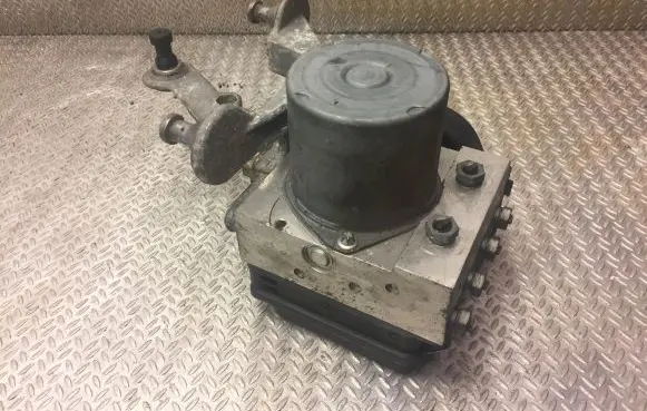 Mercedes-Benz A W169 ABS Pump 0064313812