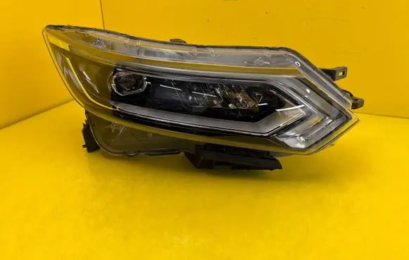 Nissan Qashqai Headlight/headlamp 10019011