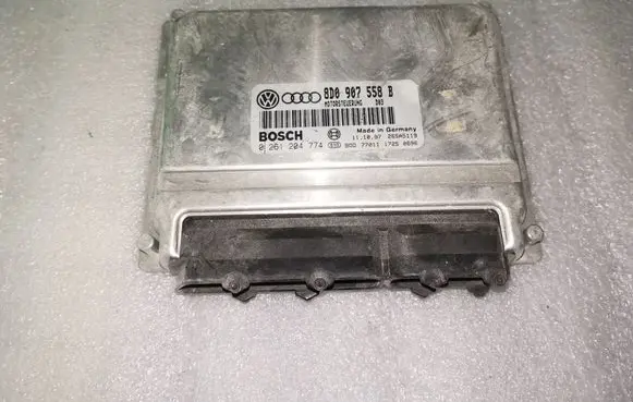 Audi A4 S4 B5 8D Engine control unit/module 8D0907558B 0261204774