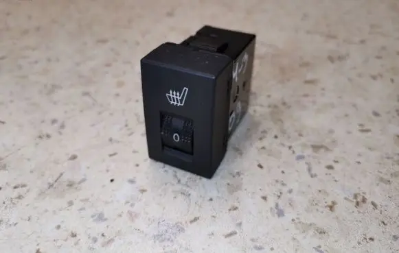 Mazda 3 II Seat heating switch BBM266420A 10003887