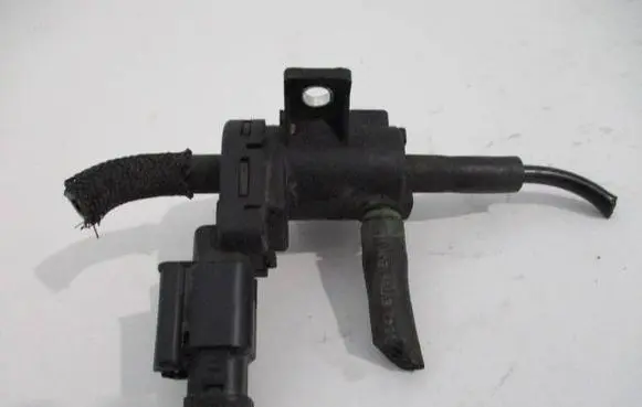 Citroen C4 II Picasso Turbo solenoid valve 9665558580