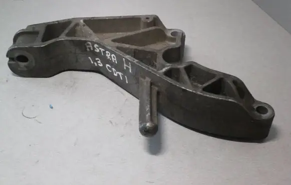 Opel Astra H Engine mounting bracket 24459824