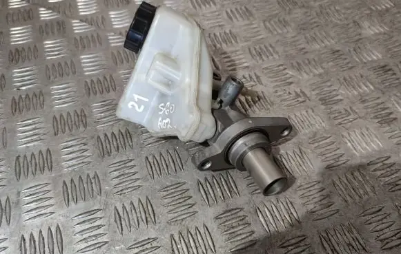 Volvo S60 Master brake cylinder 03350885561 03350335571