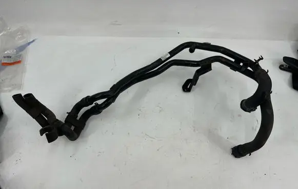 Volkswagen Touareg II Engine coolant pipe/hose 7P6121070AE