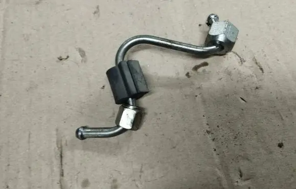 Fuel injector supply line/pipe
