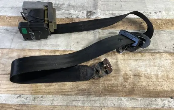 Skoda Octavia Mk1 (1U) Front seatbelt 1U4857701C