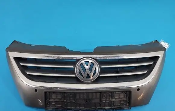 Volkswagen PASSAT CC Front bumper upper radiator grill 3C8853651 IMPRK1524680