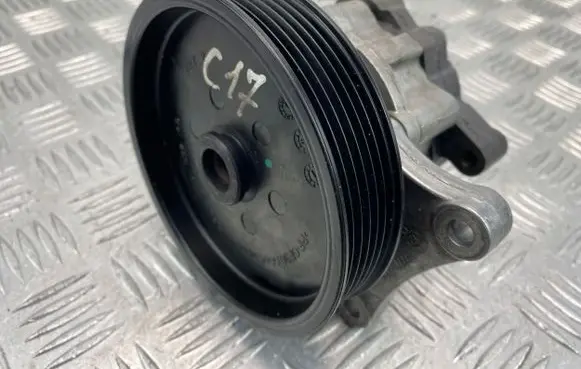 Mercedes-Benz C W204 Power steering pump A0054668201 7693955149