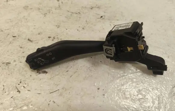 Volkswagen Golf V Indicator stalk 1K0953513F 01103511 10351101915569