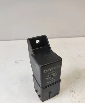 Ford Focus Glow plug pre-heat relay 9666671780 51299049 10M13