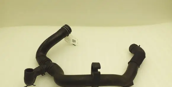 Volkswagen PASSAT B7 Engine coolant pipe/hose 3AA122051A