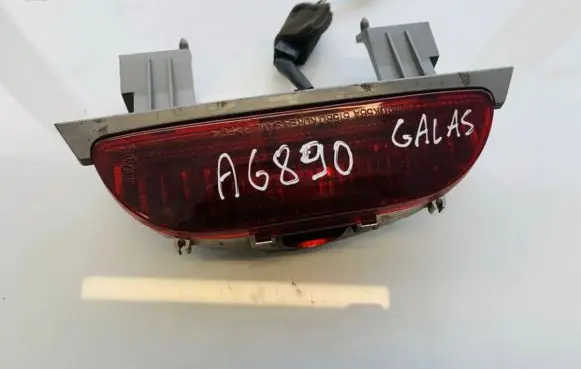 KIA Carnival Third/center stoplight 0k56a51580