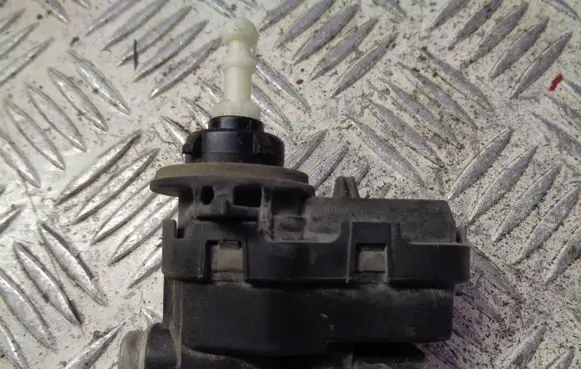 Nissan Pulsar Headlight level adjustment motor 