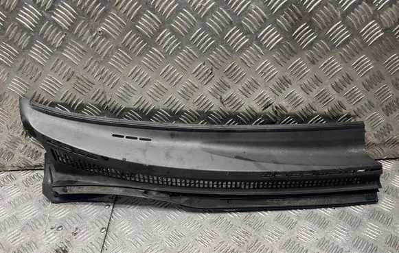 Toyota Corolla E120 E130 Wiper trim 3060PA010 5570802250