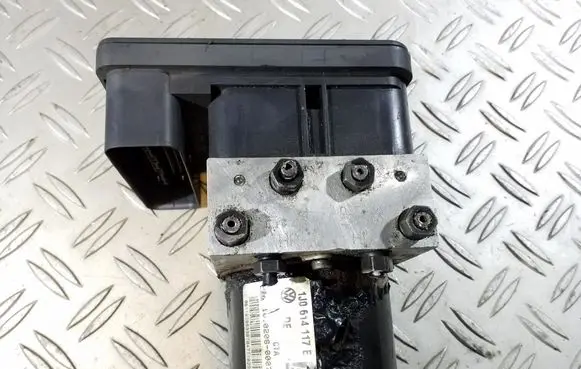 Volkswagen Golf IV ABS Pump 1C0907379C 10096003113 1J0614117E