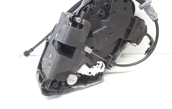 Volvo V50 Front door lock 30799333