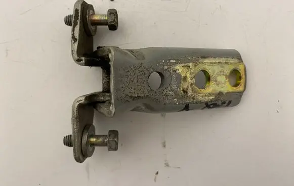 Mitsubishi Grandis Front door upper hinge