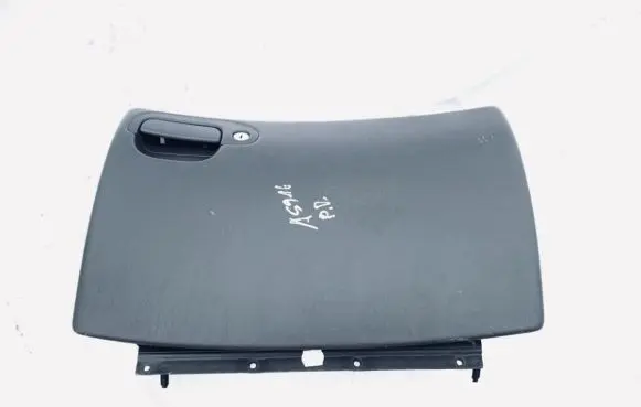 Chrysler 300M Glove box