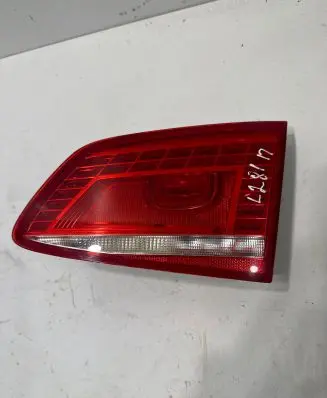 Volkswagen PASSAT B7 Tailgate rear/tail lights