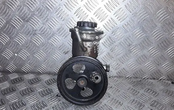 Toyota Avensis T250 Power steering pump 