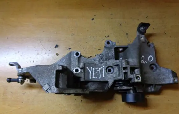 Skoda Yeti (5L) Generator/alternator bracket 03L903143K