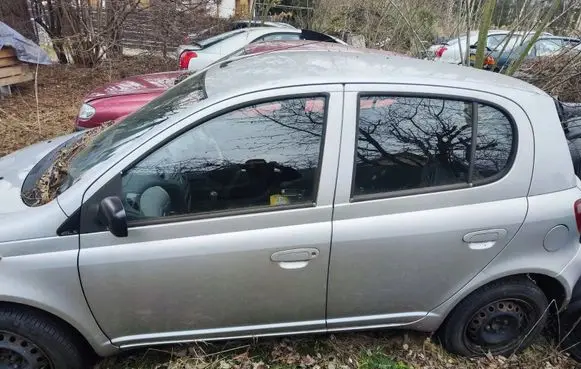 Toyota Yaris Front door 2L7