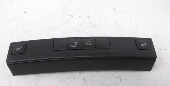 Mercedes-Benz E W212 Seat heating switch A2128202610 33911101 083700083