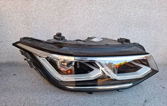 Volkswagen Tiguan Headlight/headlamp 5NN941082D