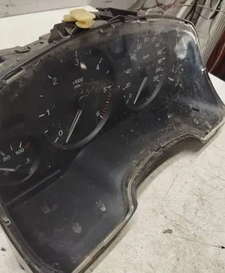 Opel Zafira A Speedometer (instrument cluster) 90100120