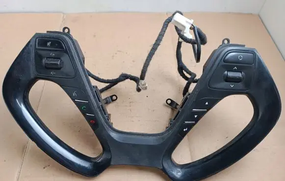 Steering wheel buttons/switches