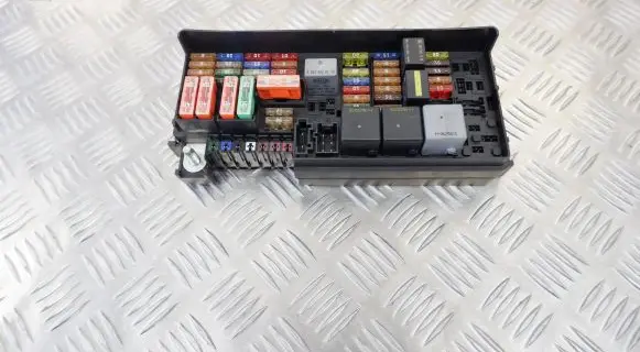 Mercedes-Benz GL X164 Fuse module A1645402372