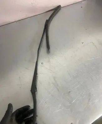 Audi A4 S4 B8 8K Front wiper blade arm 8K1955408