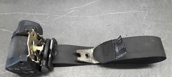Ford Mondeo MK II Rear seatbelt