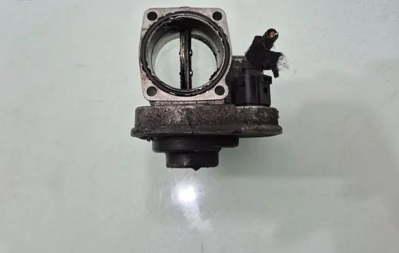 Opel Astra J Throttle valve 8981052101