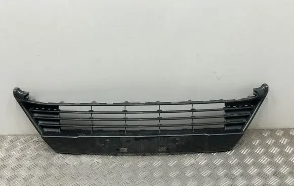 Toyota Auris E180 Front bumper lower grill 5311202410