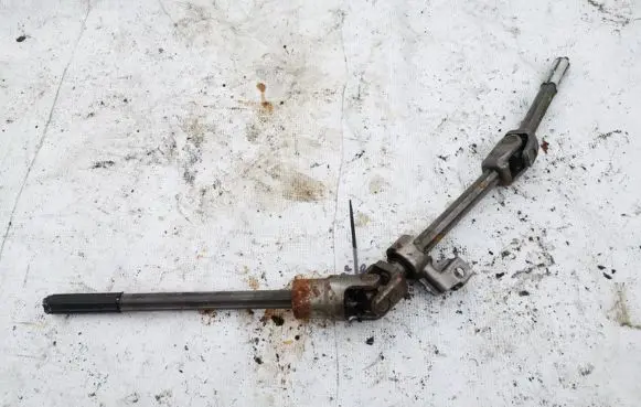 Volkswagen Touareg I Steering column universal joint