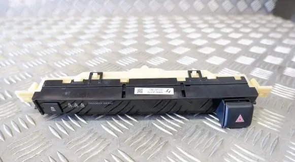Toyota RAV 4 (XA40) Hazard light switch 8395042270