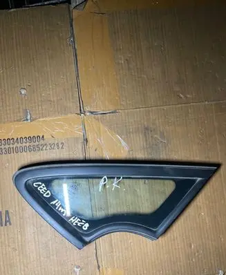 KIA Ceed Front triangle window/glass 